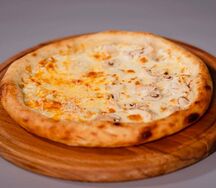 Пицца четыре сыра и курица-грибы