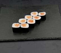 Маки с лососем