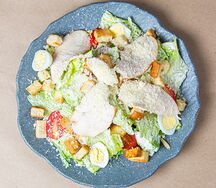 Салат Цезарь с курицей