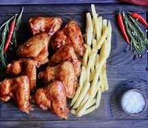 Куриные крылышки в соусе Чили с гарниром