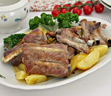 Свиные ребрышки с картофелем