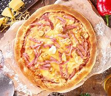 Пицца с ветчиной и курицей