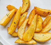 Картофельные дольки с розмарином