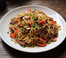 Nouilles sauté aux viande et aux légumes