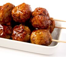 Brochettes de boulettes de porc à la sauce soja