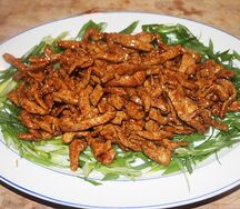 Emincés de porc sauté à la sauce Jing-Jang