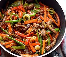 Emincés de boeuf sautés aux légumes