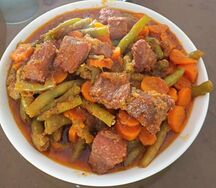 Viande sautée aux haricots verts