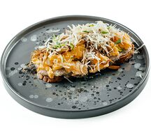 Тост с грибами и скремблом