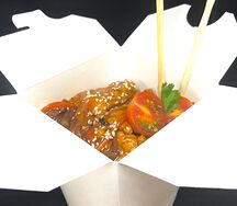 Удон с курицей в остро-сладком соусе