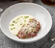 Тартар из говядины с трюфельным маслом