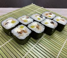 Ролл Такунаги