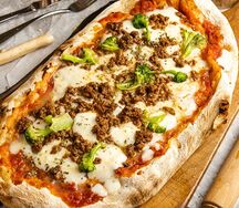 Римская пицца Сальсичча и брокколи