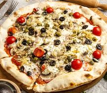 Пицца Капричиоза с прошутто котто и артишоками