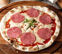 Детская пицца Маргарита с салями