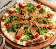 Пицца Карпаччо с лососем и рукколой