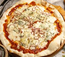 Пицца Горгондзола и лук