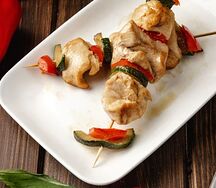Шашлычки из курицы и овощей
