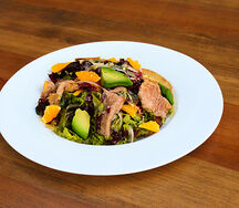 Теплый салат с утиной грудкой