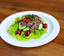 Теплый салат с телятиной