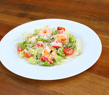 Салат Цезарь с креветками