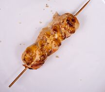 Шашлык на шпажке куриный в беконе