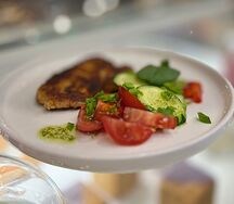Шницель куриный с овощами