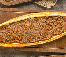 Пиде с мясным фаршем и овощами