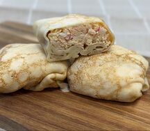 Блинчики с крабовыми палочками и яичным омлетом