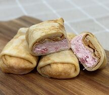 Блинчики с творогом и клубникой