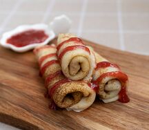 Блинчики с соусом из клубники