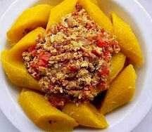 Plantain bouilli avec oeuf