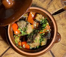 Язычки ягненка с овощами
