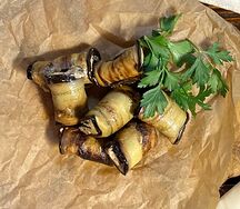 Рулетики из баклажан с мягким сыром, зеленью и чесноком