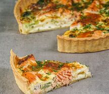 Киш лосось и брокколи