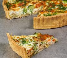 Киш с креветками и брокколи