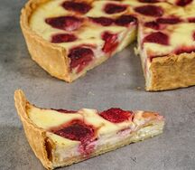 Тарт с клубникой в сметанной заливке