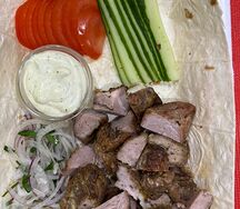 Сытная коробочка со cвинoй корейкой