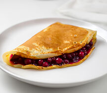 Блин с клюквой протертой с сахаром