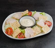 Салат Цезарь с цыпленком