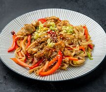 Удон с цыпленком BBQ