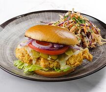 Бургер с хрустящим куриным филе