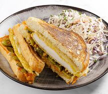 Сэндвич с куриным филе и моцареллой