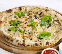 Пицца с курицей и грибами