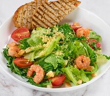 Салат Цезарь с креветками