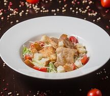 Салат Цезарь с курицей 