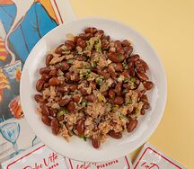Фасоль с тунцом и луком