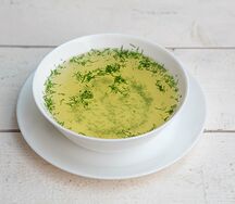 Бульон говяжий с зеленью