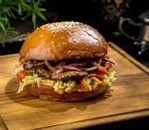 Бургер с говяжьей вырезкой