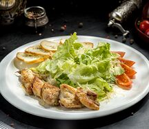 Салат Цезарь с курицей